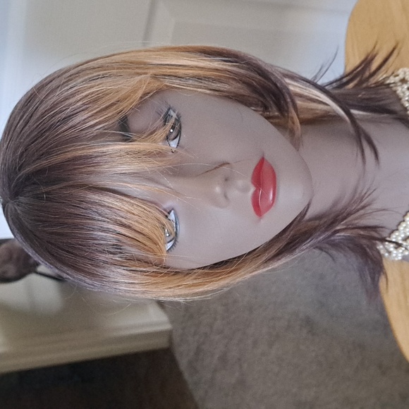 Nina Wig - Picture 2 of 8